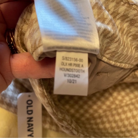 Old Navy Plus Size 20 Tan White Houndstooth-High Rise Pixie Pants-NWT - Picture 10 of 14